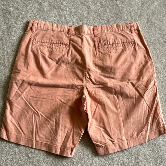 Size 40 gap orange khaki shorts. No stain or rips. - Picture 2 of 3